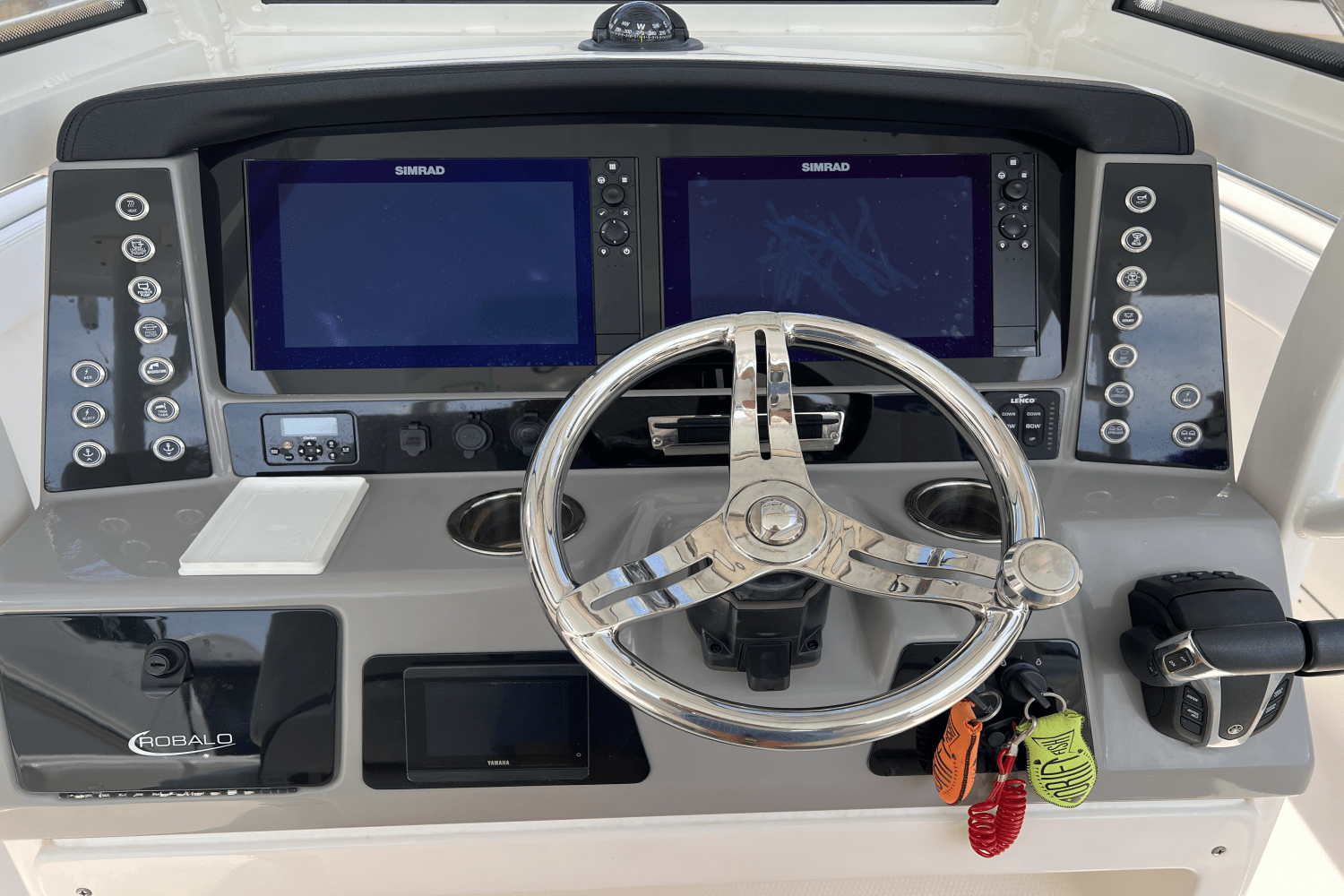 Slide: The Image of Robalo R272 2021 - 6