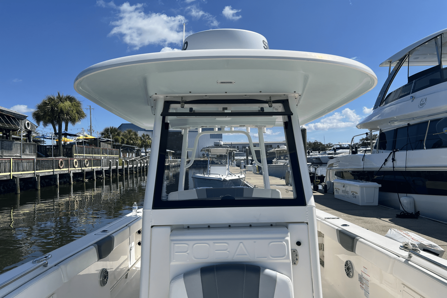 Slide: The Image of Robalo R272 2021 - 7