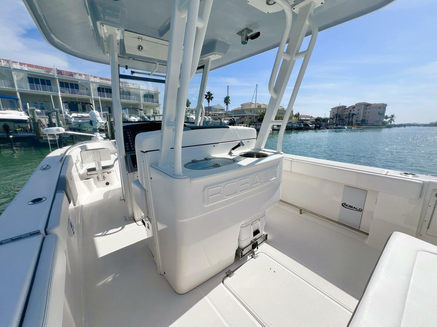 Slide: The Image of Robalo R272 2022 - 5593375