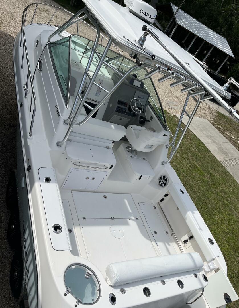 Slide: The Image of Robalo R305 Walkaround 2015 - 3724519