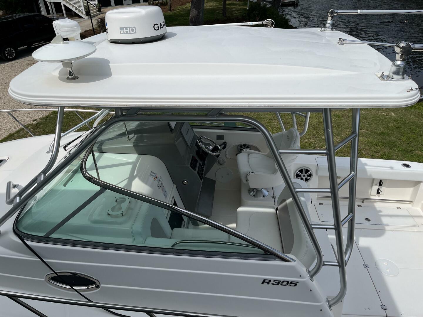Slide: The Image of Robalo R305 Walkaround 2015 - 3724522