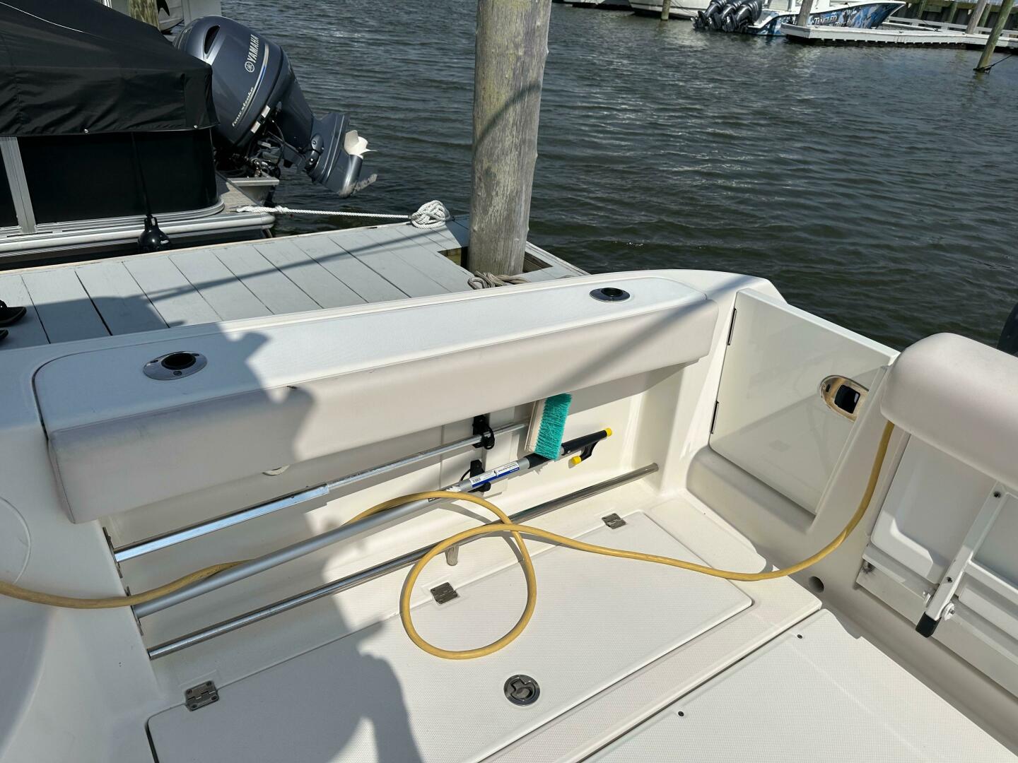 Slide: The Image of Robalo R305 Walkaround 2017 - 13