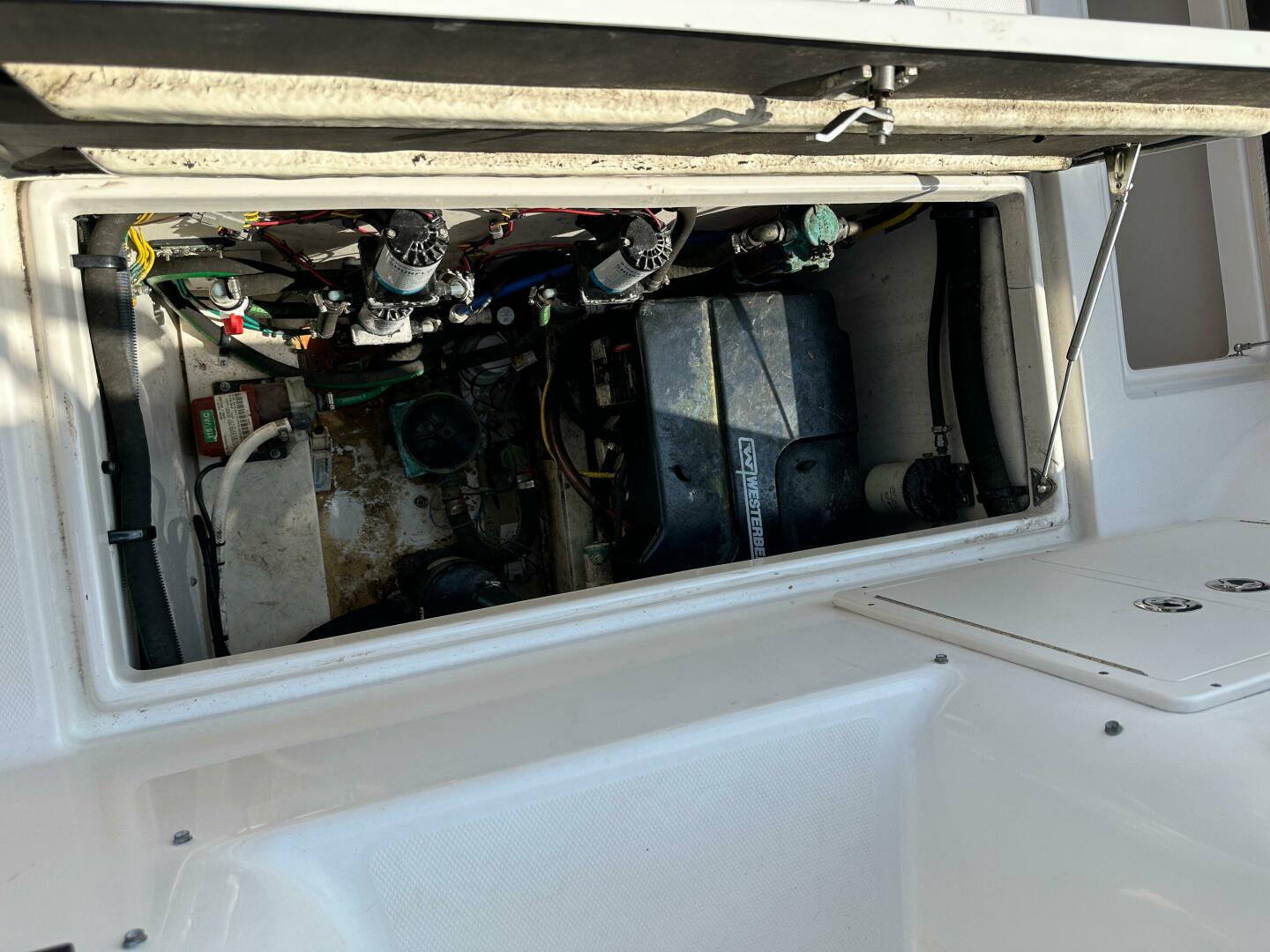 Slide: The Image of Robalo R305 Walkaround 2017 - 15