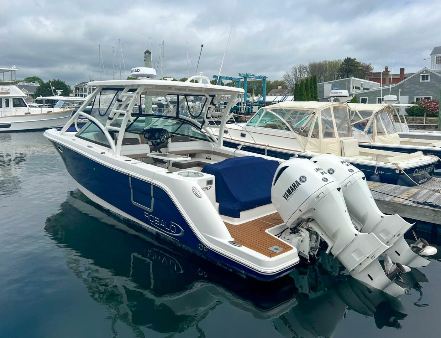 Slide: The Image of 2020 Robalo R317 - 5342012