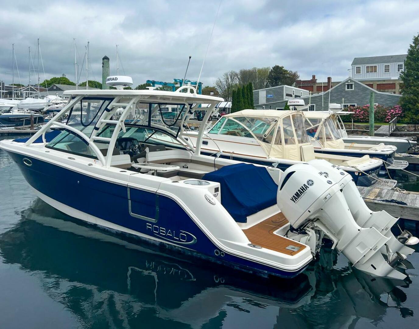 Slide: The Image of 2020 Robalo R317 - 5342013