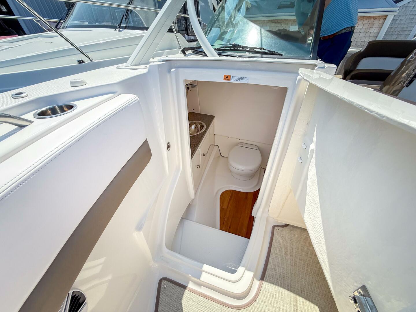 Slide: The Image of 2020 Robalo R317 - 5368982