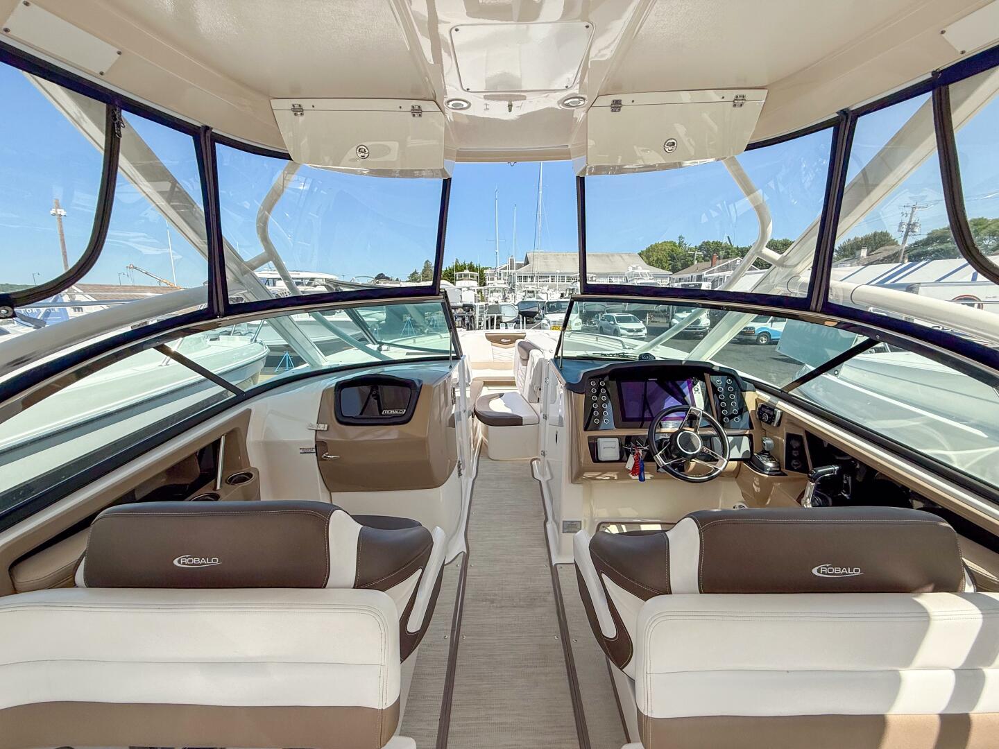 Slide: The Image of 2020 Robalo R317 - 5368985