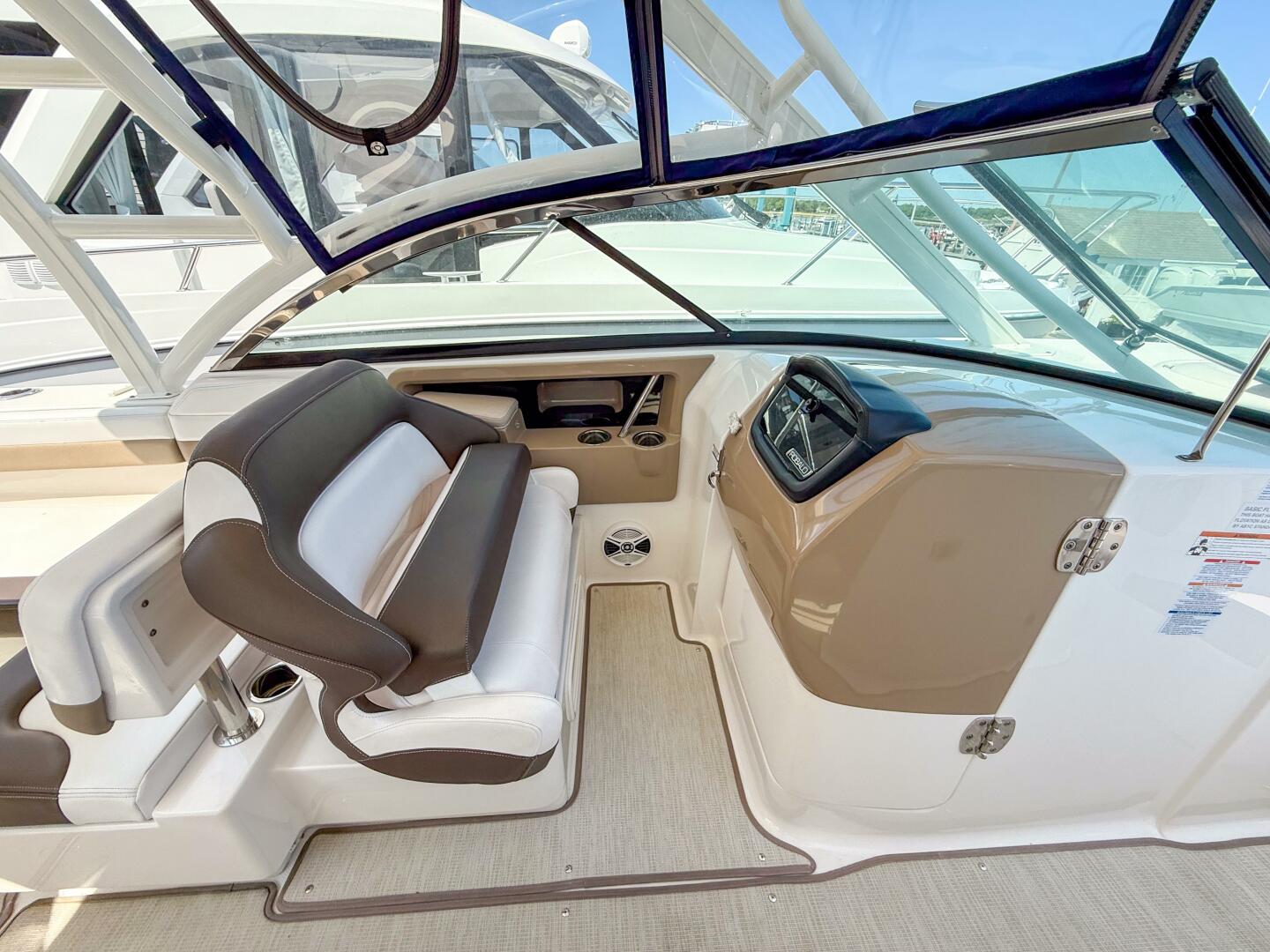 Slide: The Image of 2020 Robalo R317 - 5368986