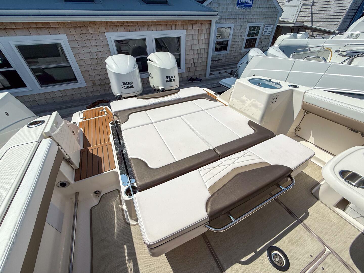 Slide: The Image of 2020 Robalo R317 - 5368987