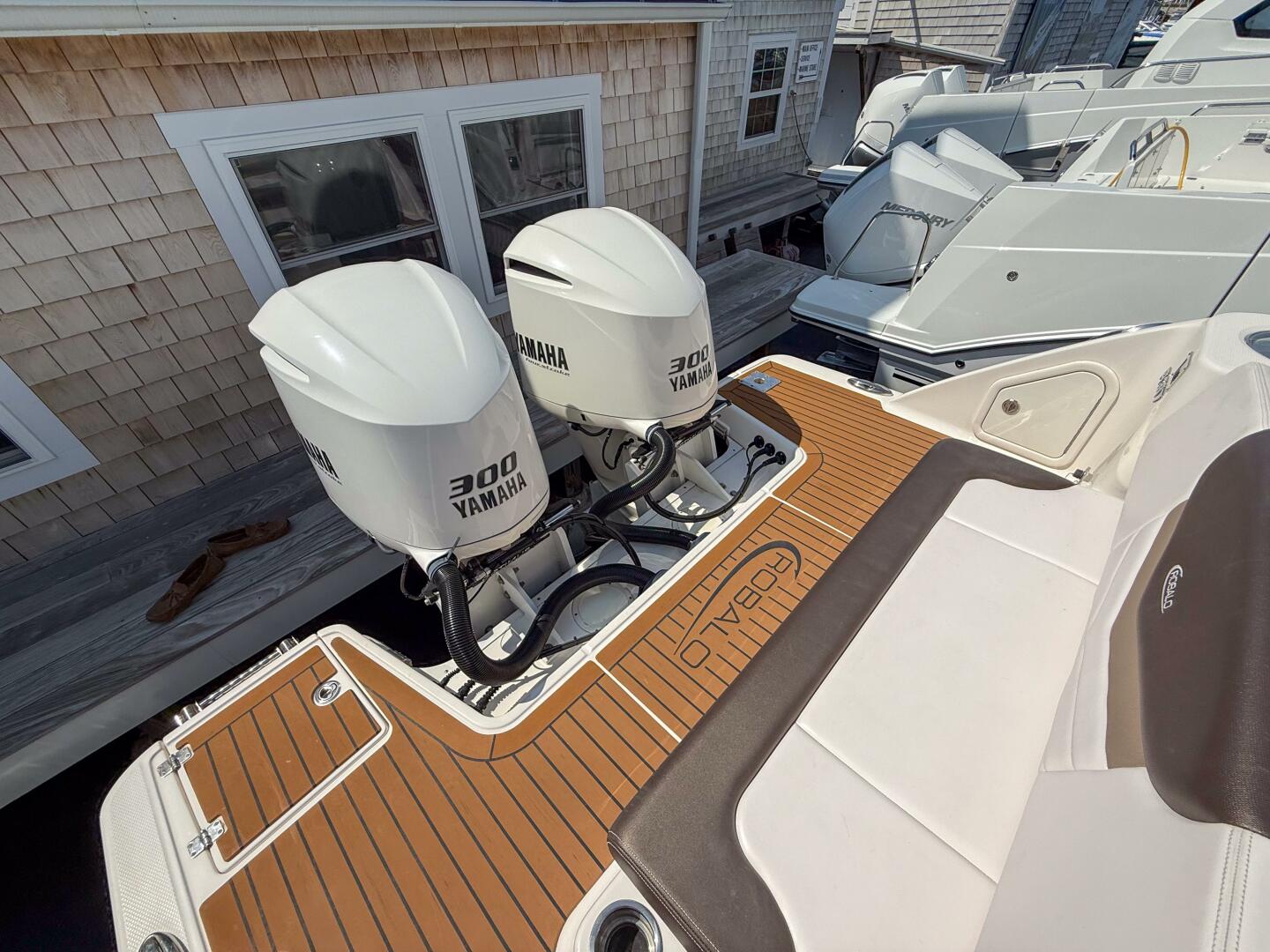 Slide: The Image of 2020 Robalo R317 - 5368991