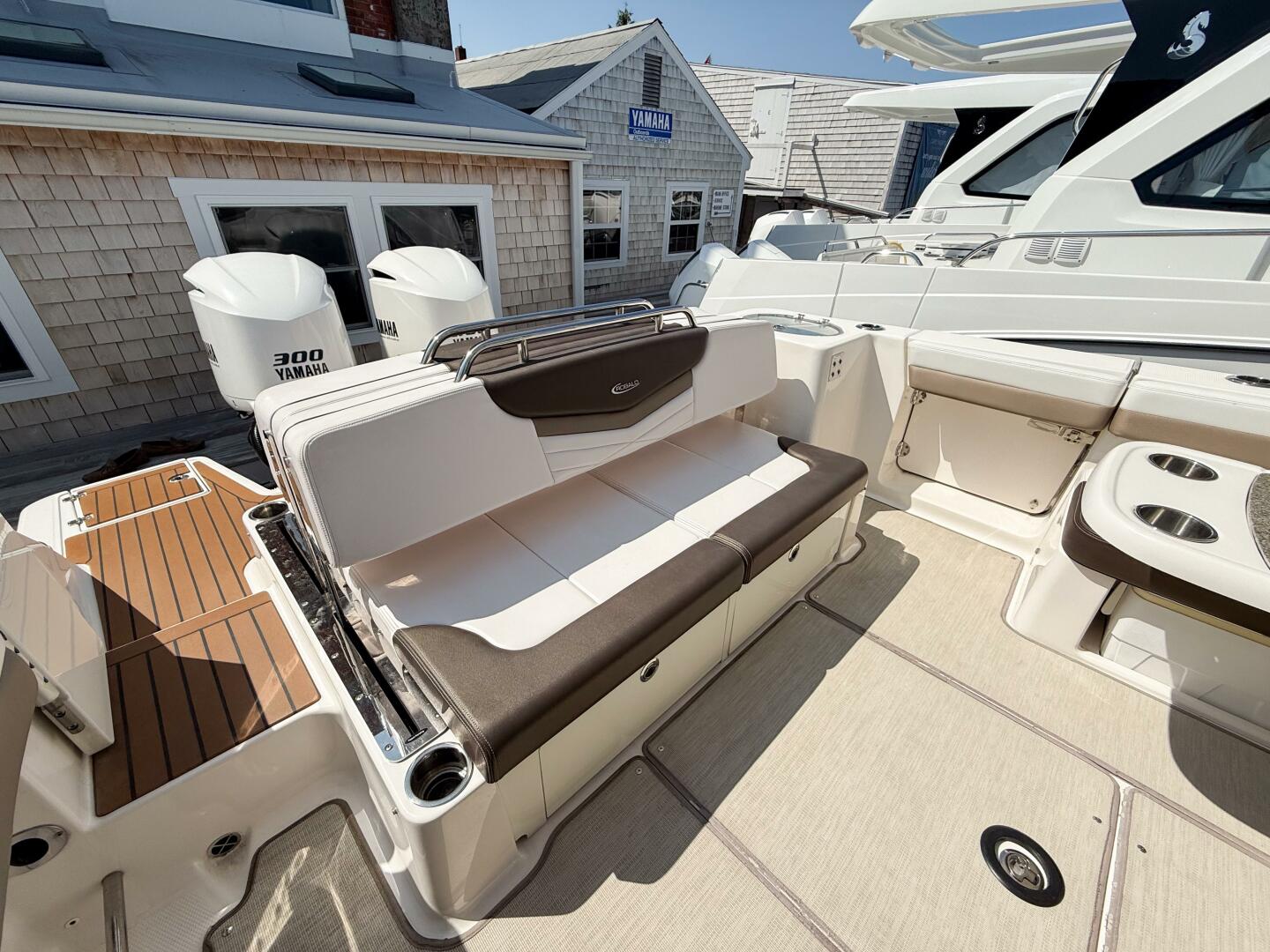 Slide: The Image of 2020 Robalo R317 - 5368996