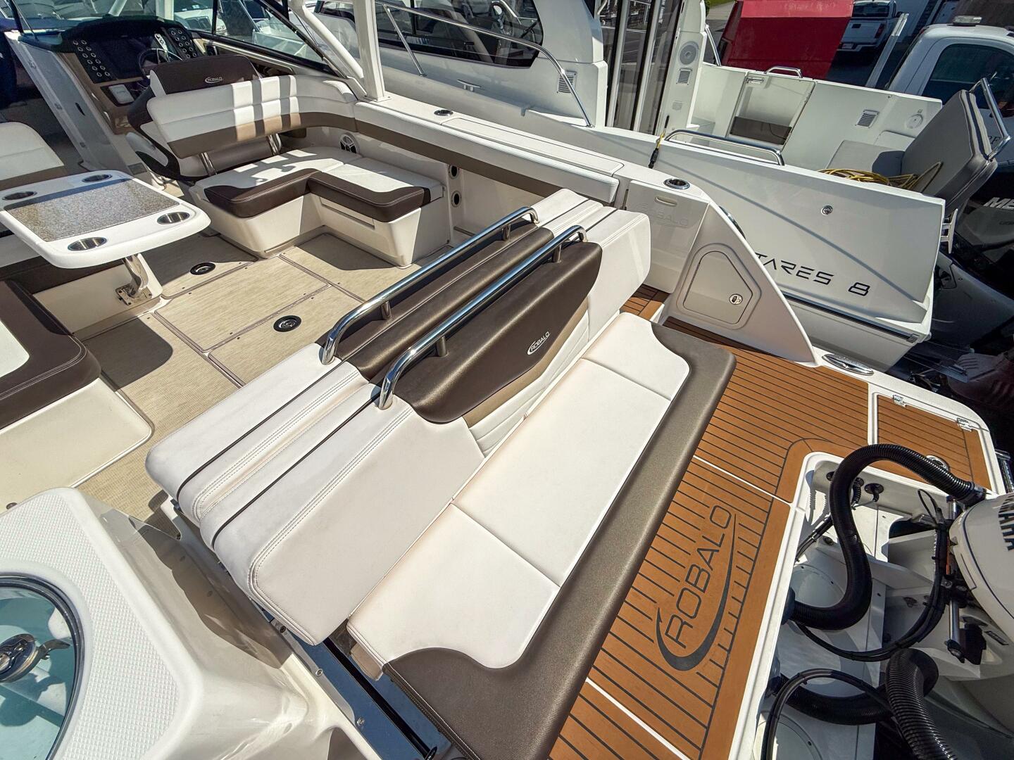 Slide: The Image of 2020 Robalo R317 - 5368997