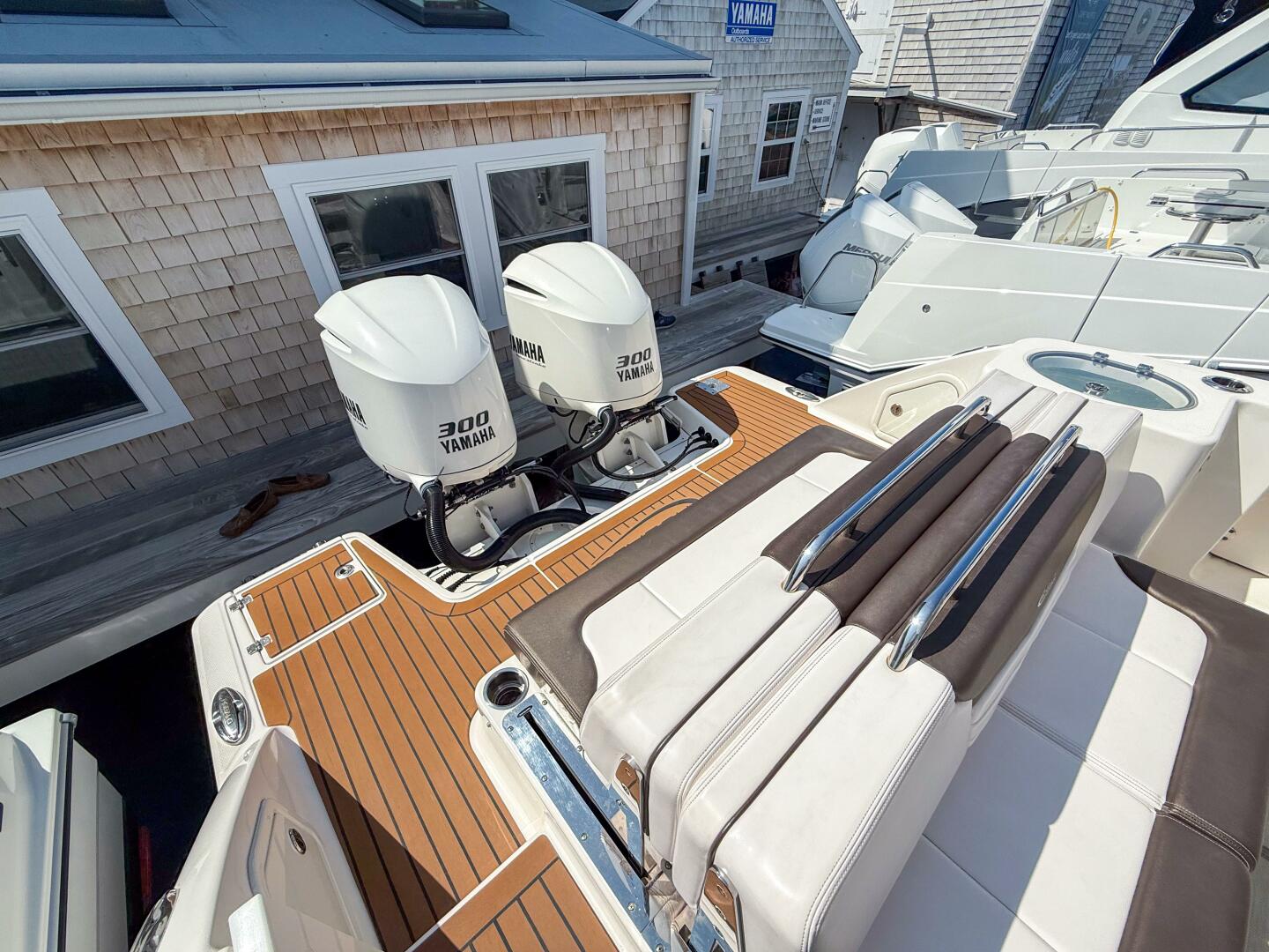 Slide: The Image of 2020 Robalo R317 - 5368998