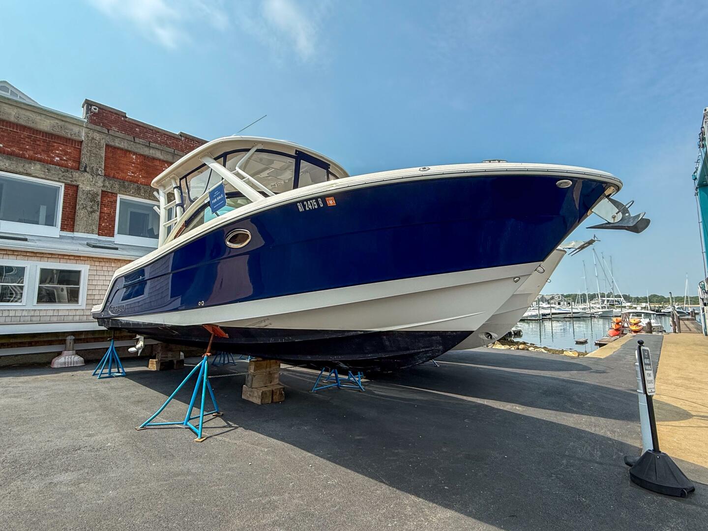 Slide: The Image of Robalo R317 2020 - 5372373