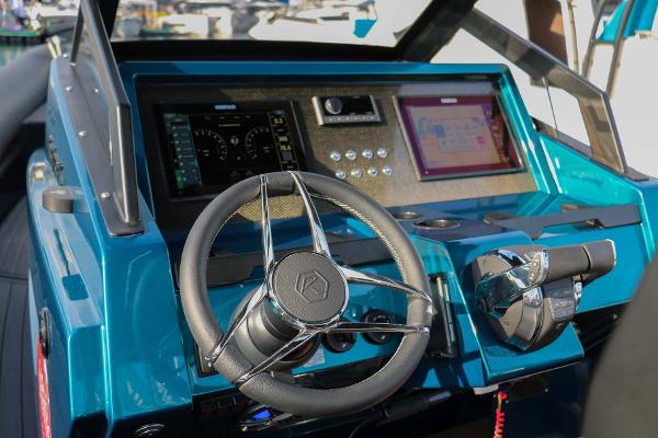 Slide: The Image of Roughneck Marine 1010 T-Top 2023 - 11