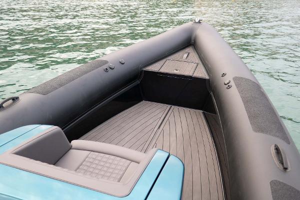 Slide: The Image of Roughneck Marine 1010 T-Top 2023 - 4