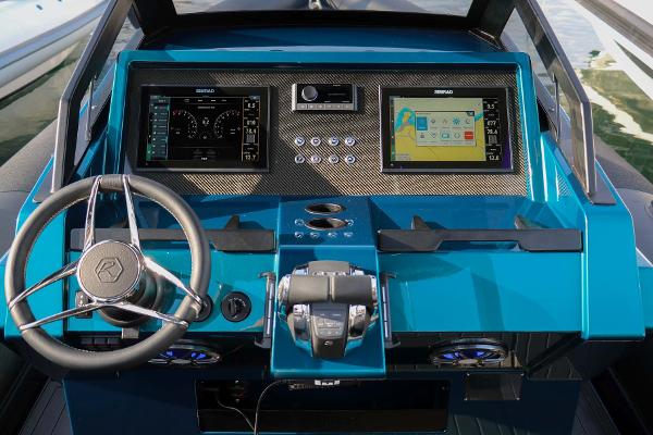 Slide: The Image of Roughneck Marine 1010 T-Top 2023 - 8