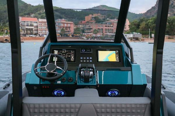 Slide: The Image of Roughneck Marine 1010 T-Top 2023 - 9