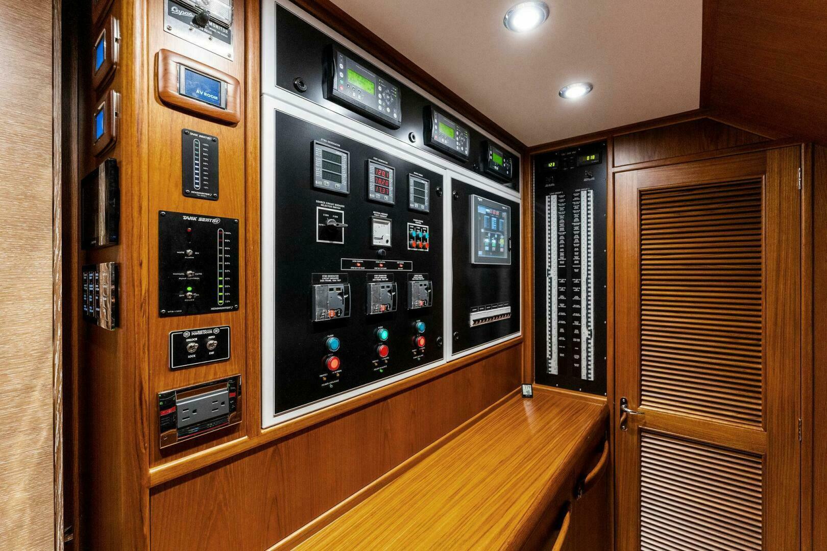 Slide: The Image of 2021 Rybovich 94 Sportfish III Amigos - 20
