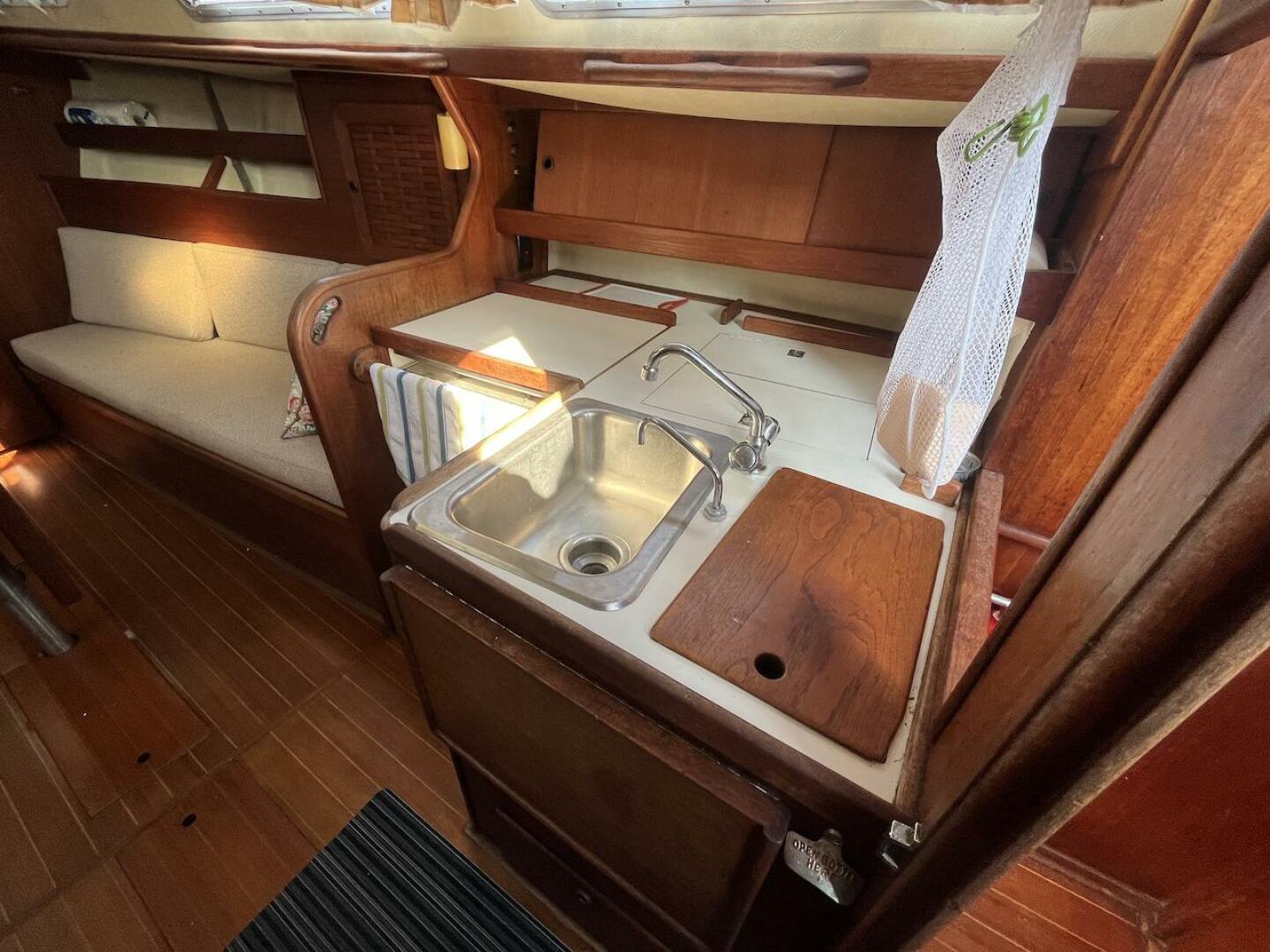 Slide: The Image of Sabre 32 1984 - 4760751