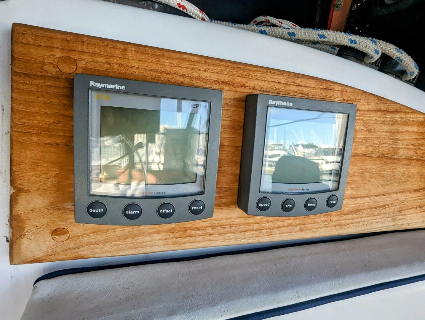 Slide: The Image of Raymarines60depthandspeed Cockpit - 5118839