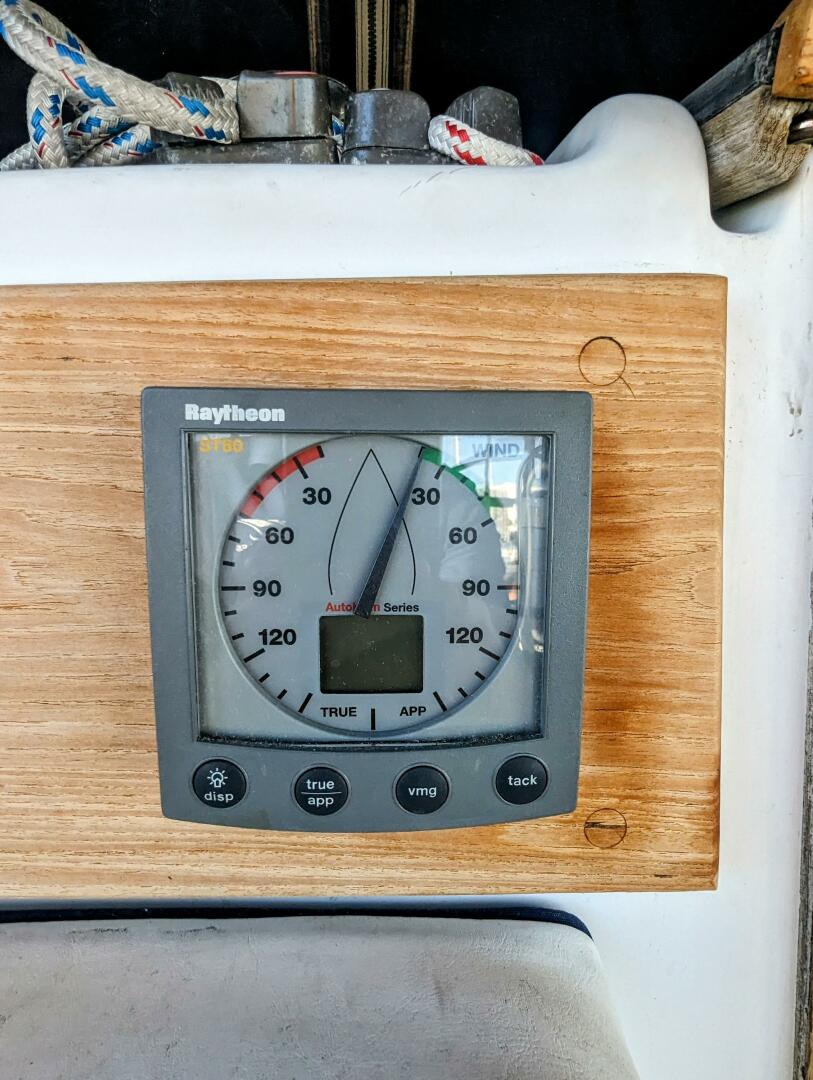 Slide: The Image of RAYMARINE Wind - 5118840
