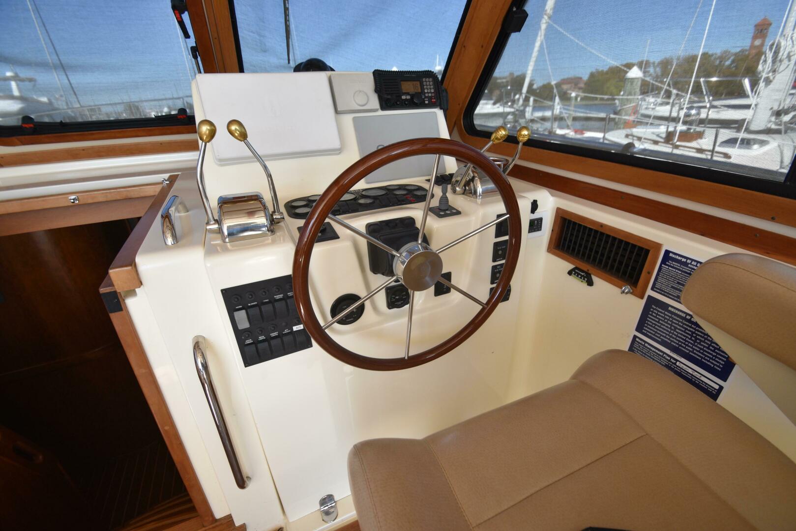 Slide: The Image of Sabre 38 Hardtop Express 2005 - 4753339