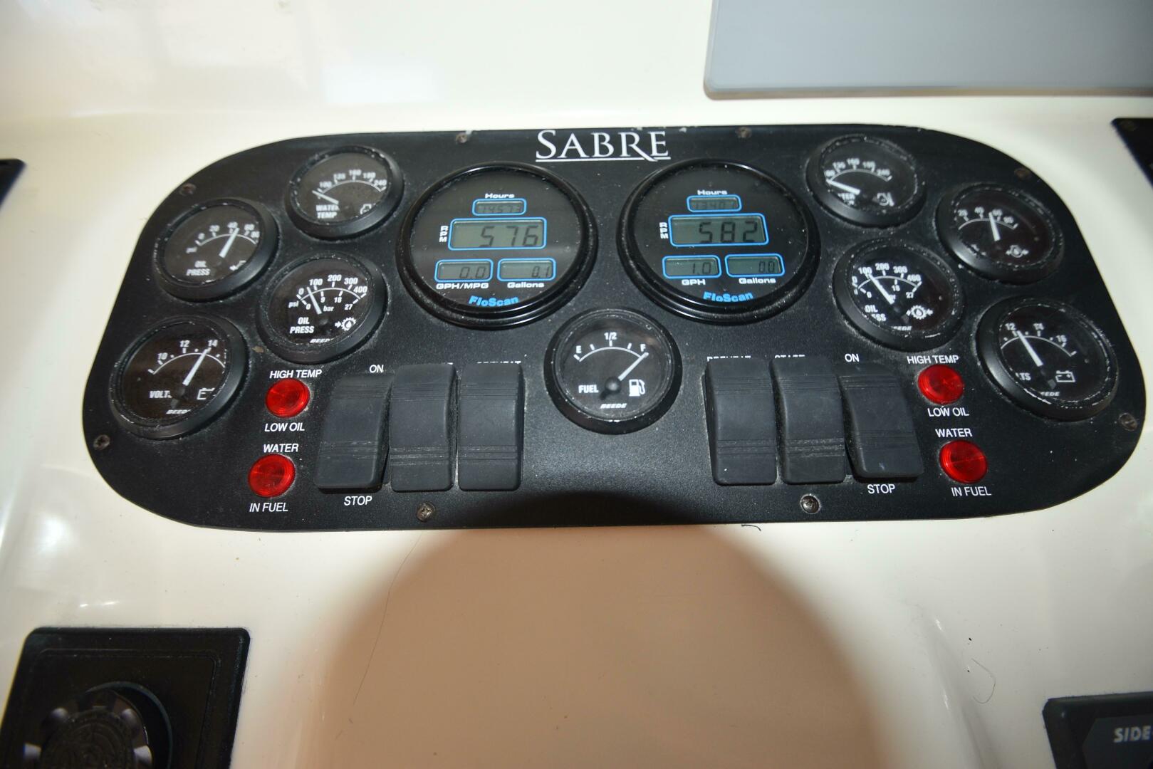 Slide: The Image of Sabre 38 Hardtop Express 2005 - 4753340