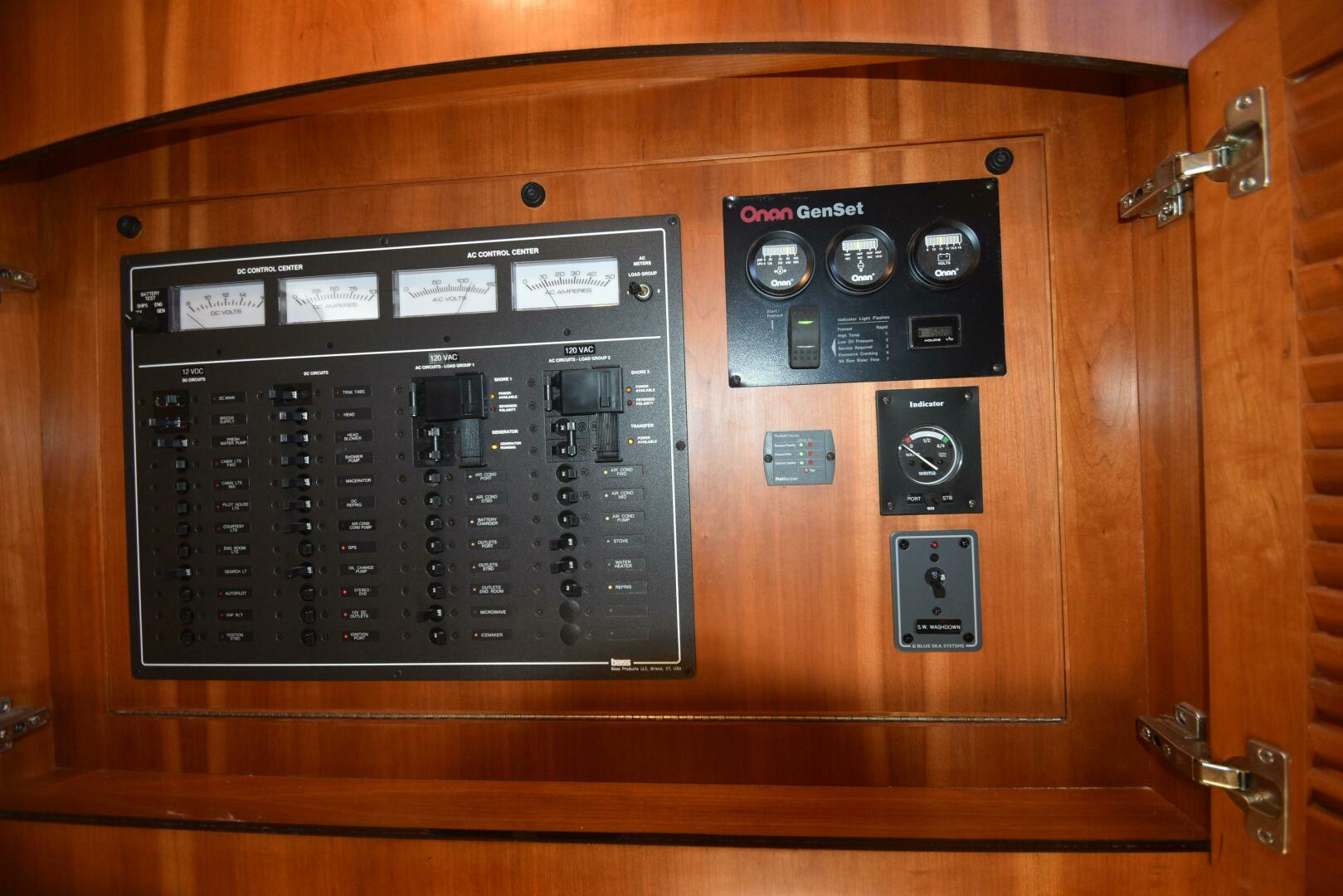 Slide: The Image of Sabre 38 Hardtop Express 2005 - 4753352