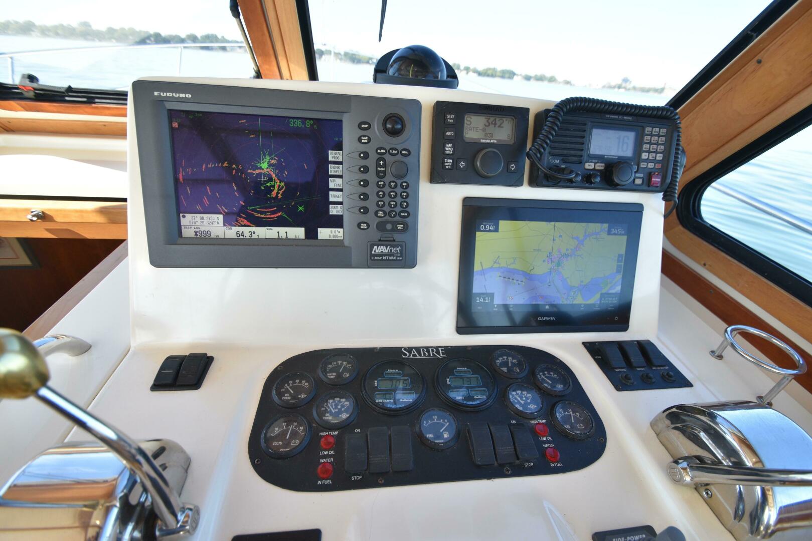 Slide: The Image of Sabre 38 Hardtop Express 2005 - 4753359