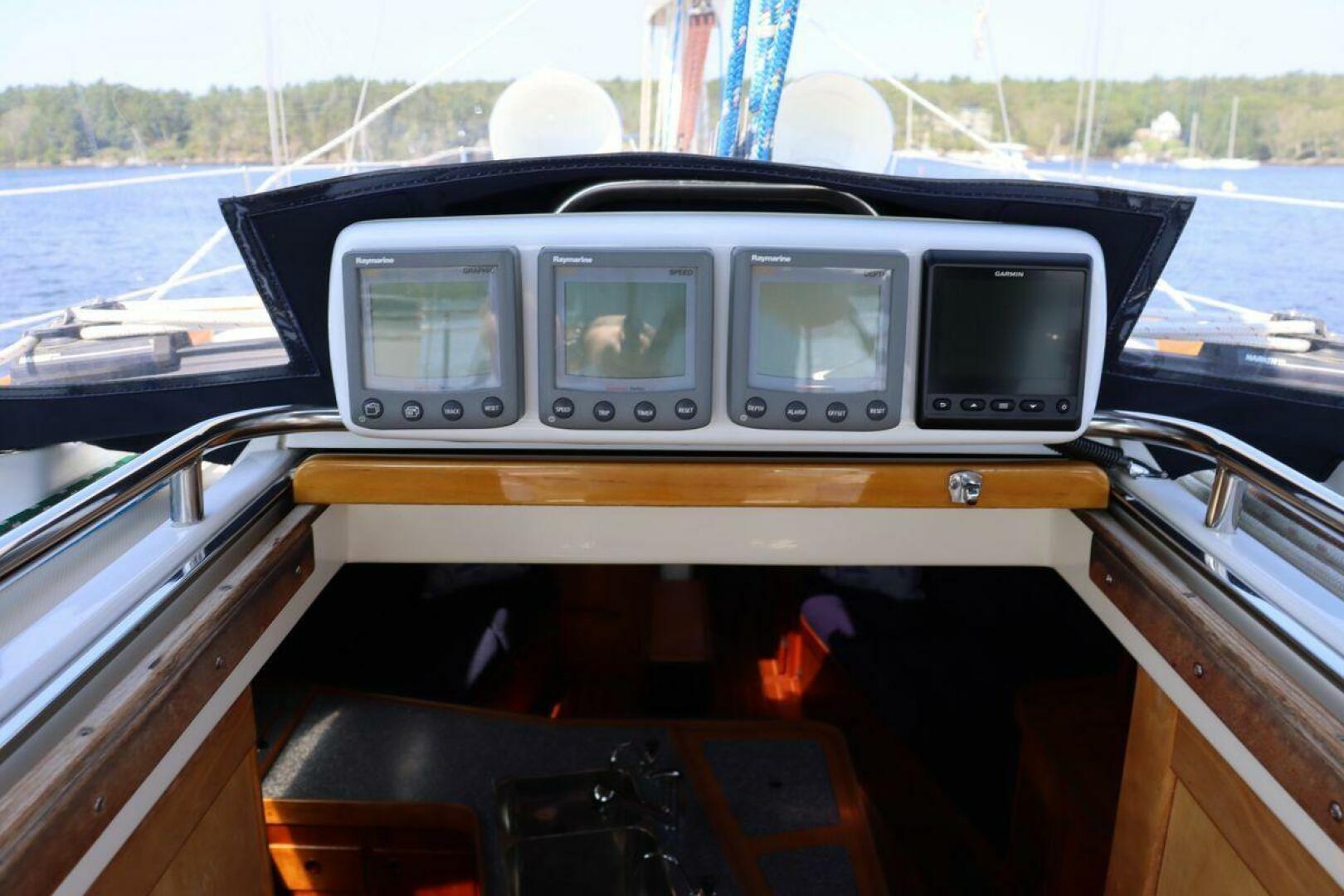 Slide: The Image of Sabre 402 2001 - 5511899