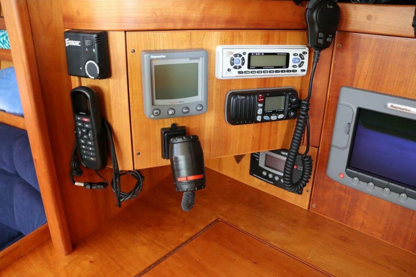 Slide: The Image of Sabre 402 2001 - 5511942