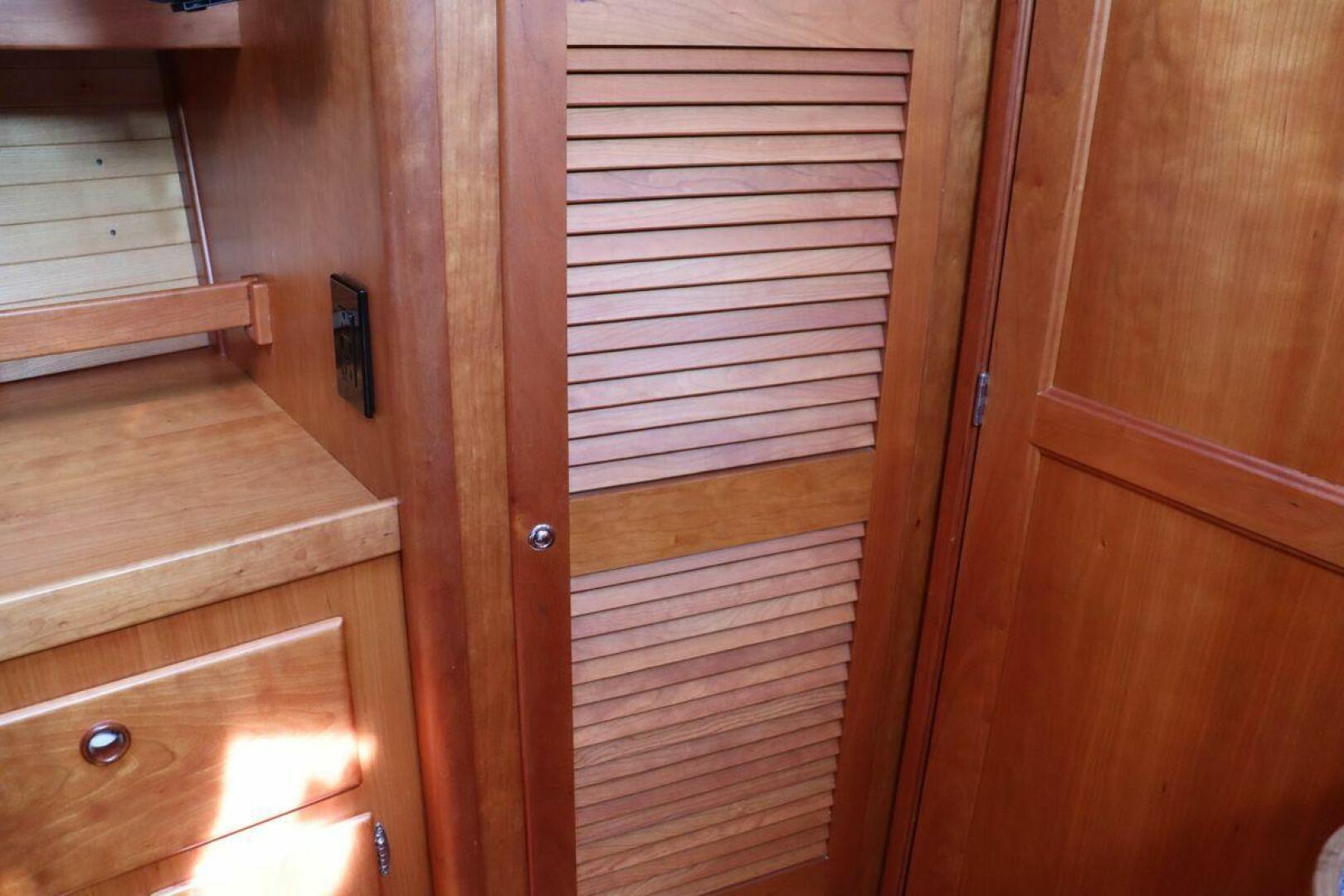 Slide: The Image of Sabre 402 2001 - 5511962