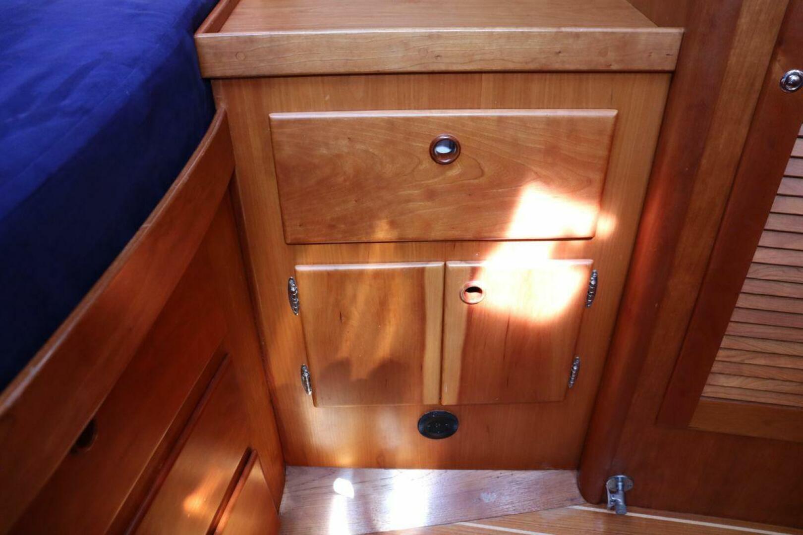 Slide: The Image of Sabre 402 2001 - 5511963