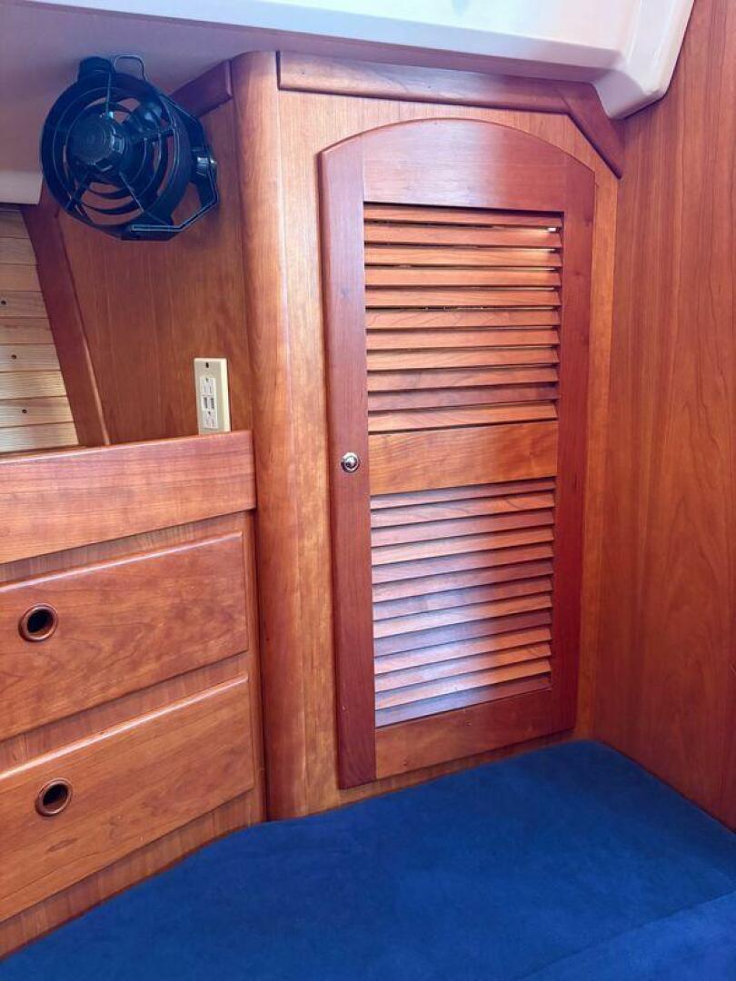 Slide: The Image of Sabre 402 2001 - 5511972