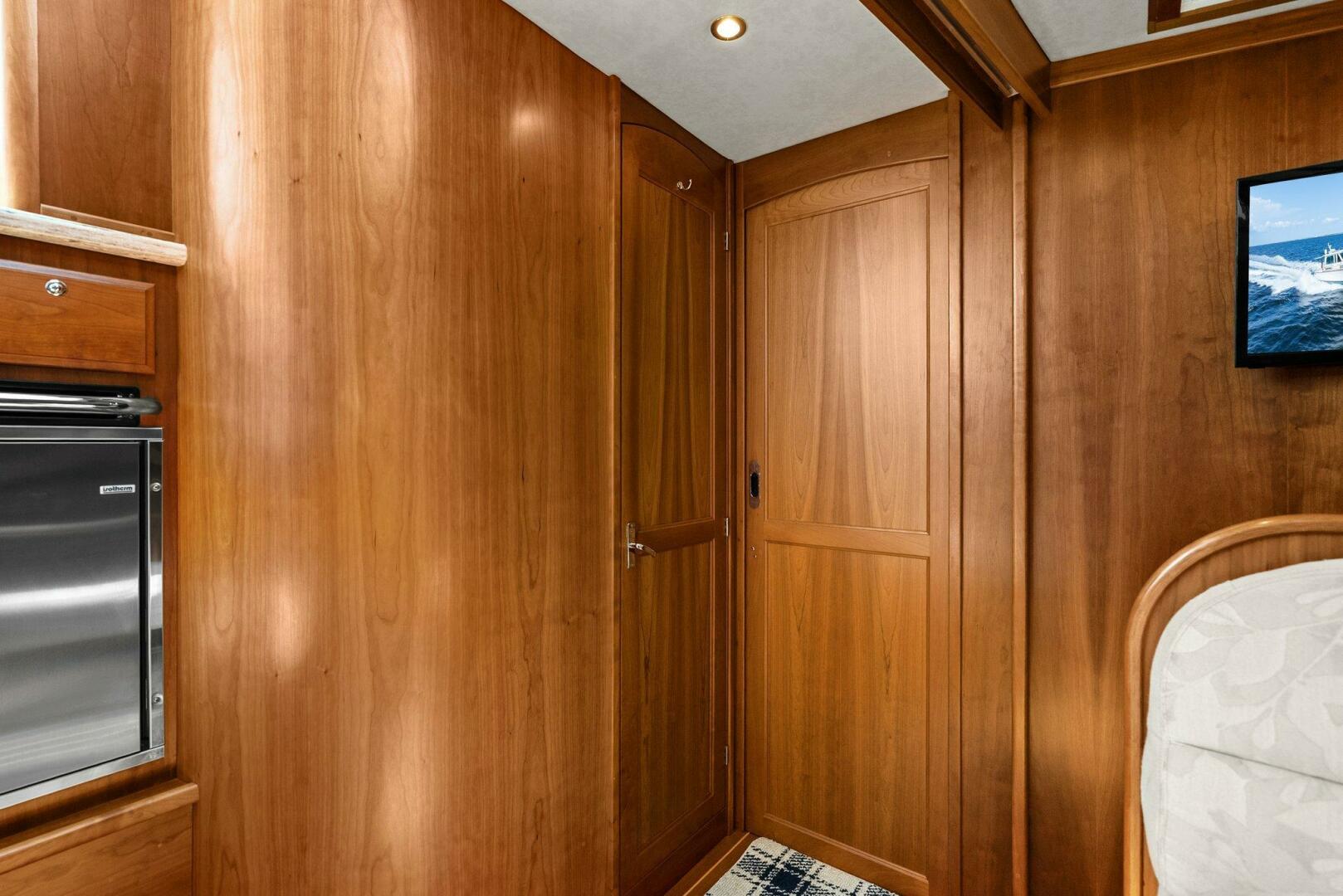 Slide: The Image of 2016 Sabre 42 Salon Express- PABLO'S CRUISE- Dinette - 5313285