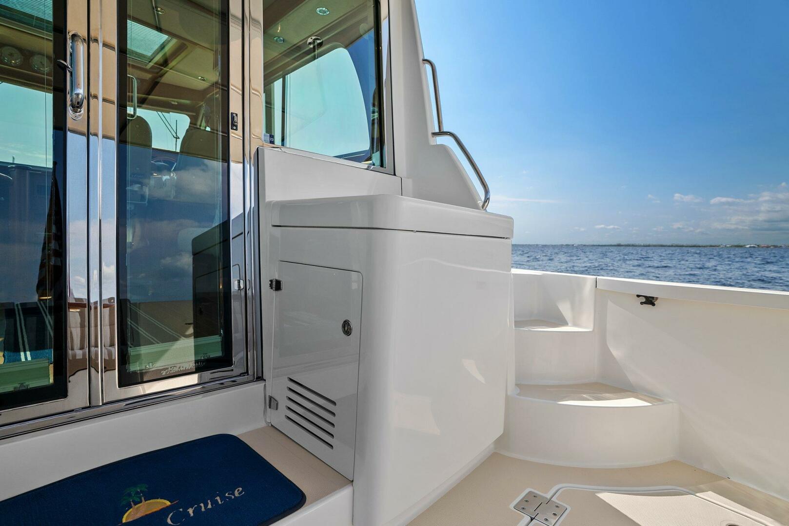 Slide: The Image of 2016 Sabre 42 Salon Express- PABLO'S CRUISE- Aft Deck - 5313316