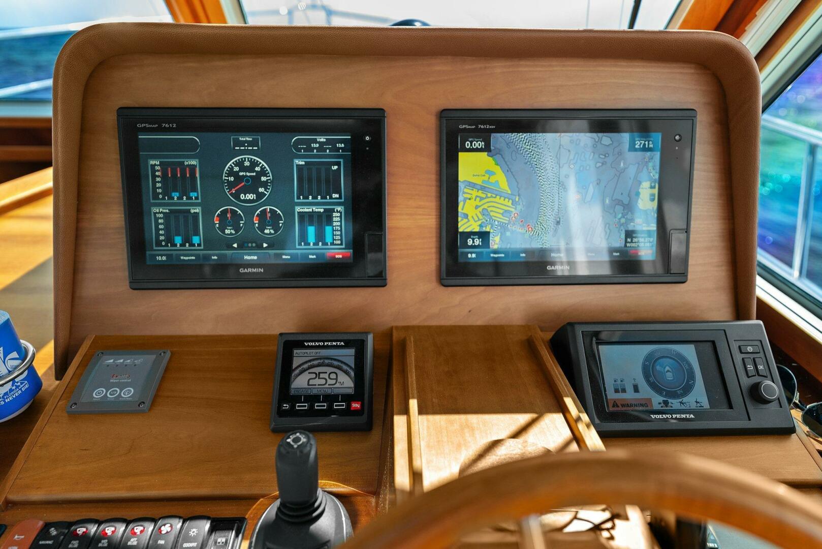Slide: The Image of 2016 Sabre 42 Salon Express- PABLO'S CRUISE- Helm - 5313298