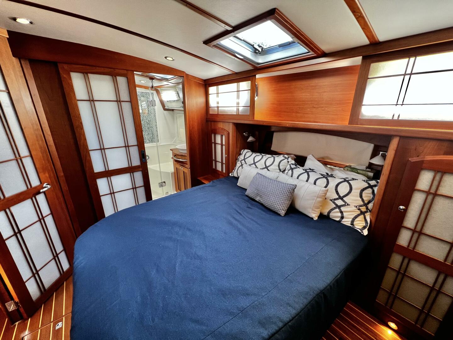 Slide: The Image of Sabre 48 Fly Bridge 2019 - 3811590