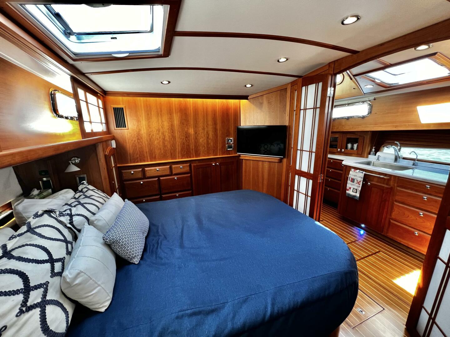 Slide: The Image of Sabre 48 Fly Bridge 2019 - 3811594