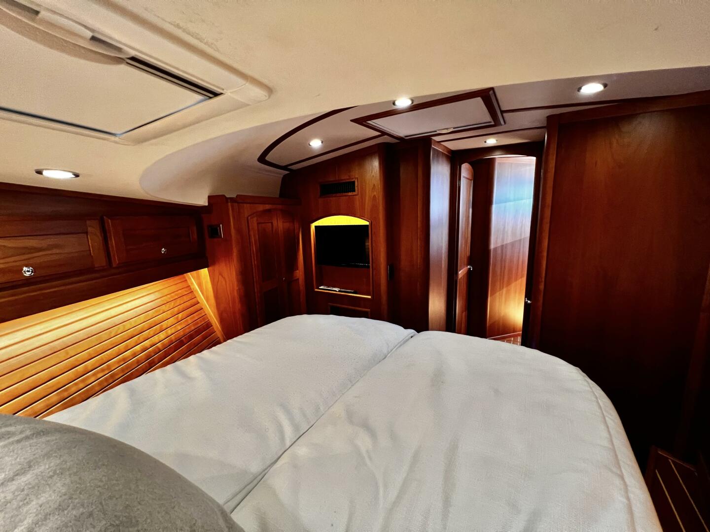 Slide: The Image of Sabre 48 Fly Bridge 2019 - 3811581