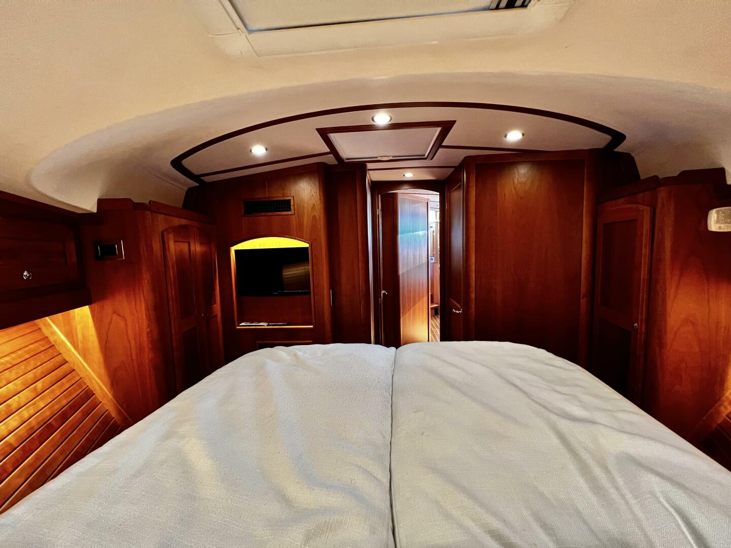 Slide: The Image of Sabre 48 Fly Bridge 2019 - 3811584
