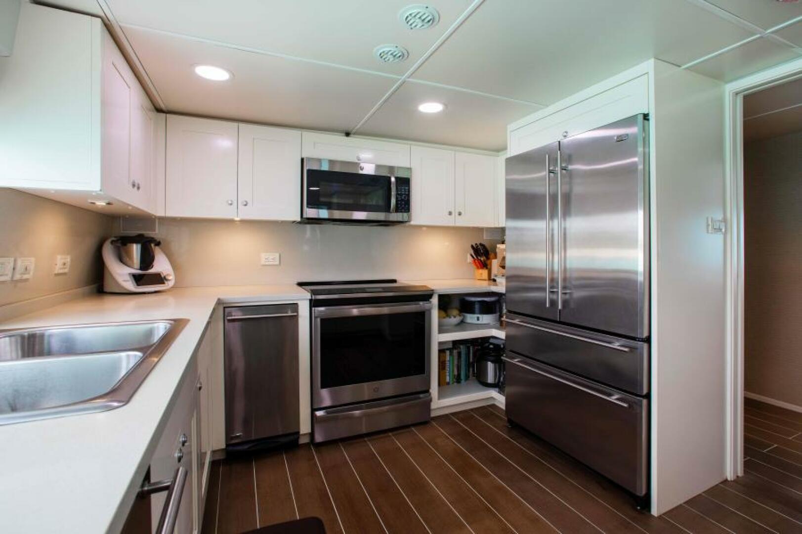 Slide: The Image of Sabre Catamarans 2004 - 4808632