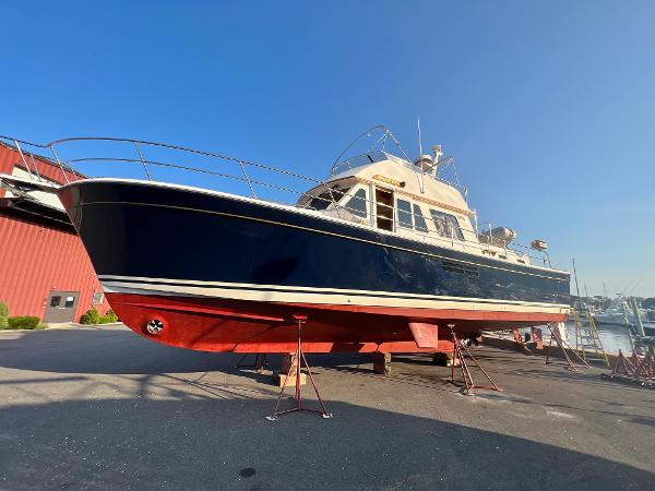 Slide: The Image of 2001 Sabre Sabreline 47 yacht on dry dock for maintenance. - 31
