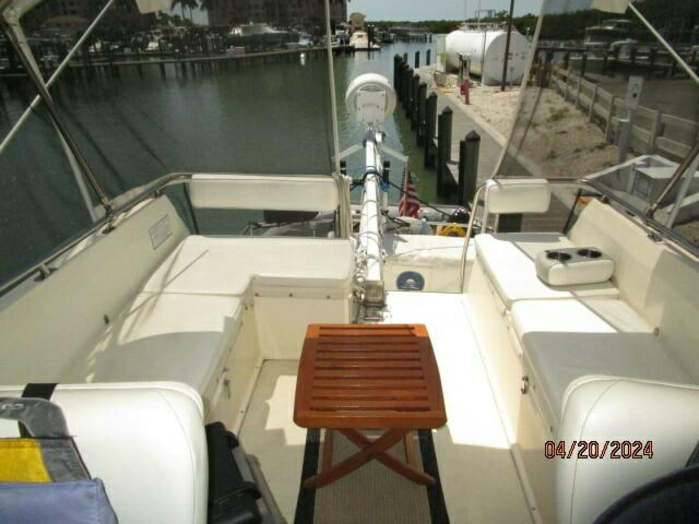 Slide: The Image of 36' Sabrleine flybridge aft - 4329924