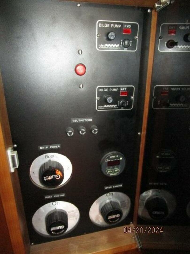 Slide: The Image of 36' Sabreline electrical panel3 - 4329918