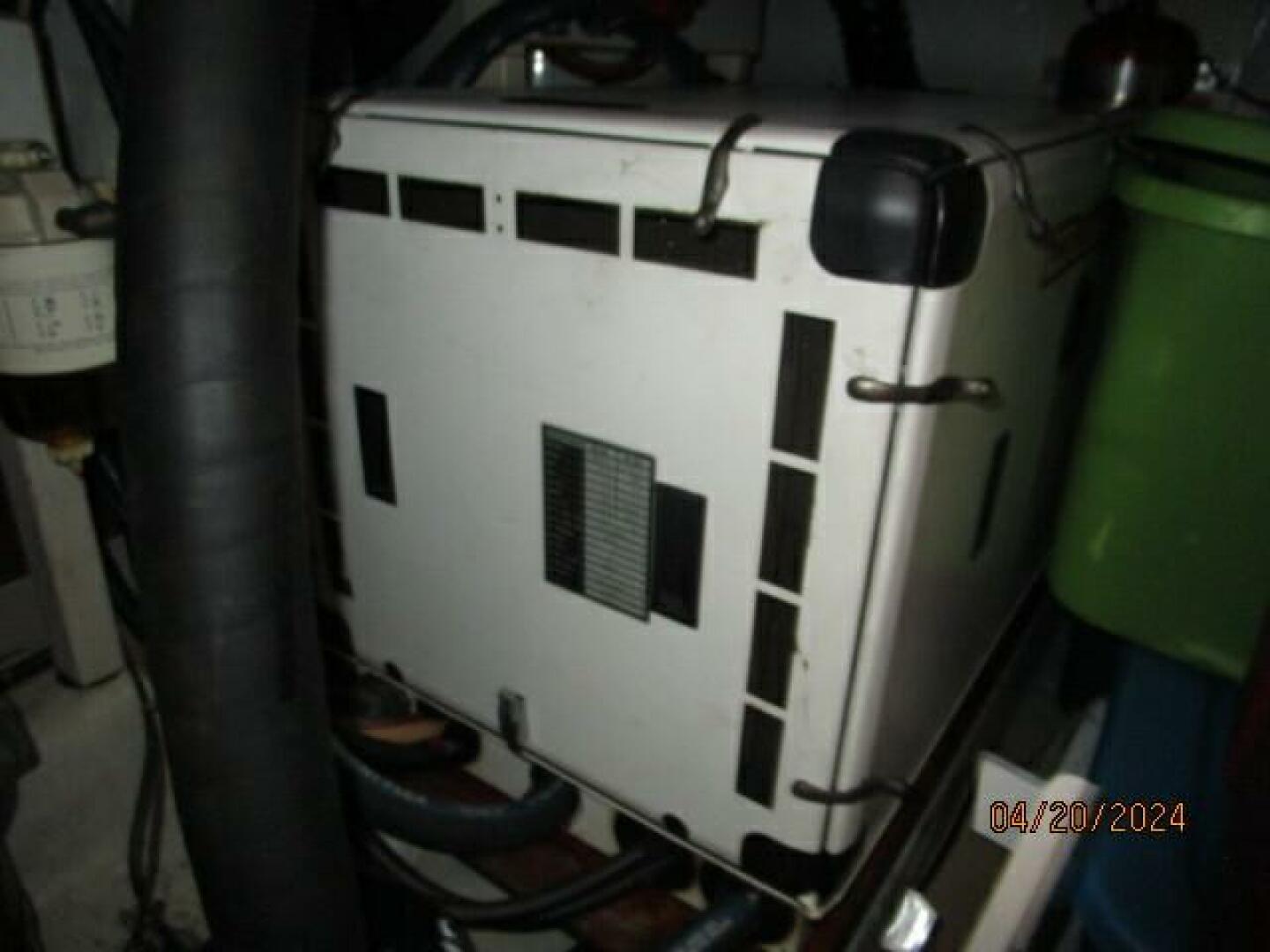 Slide: The Image of 36' Sabreline generator - 4329943