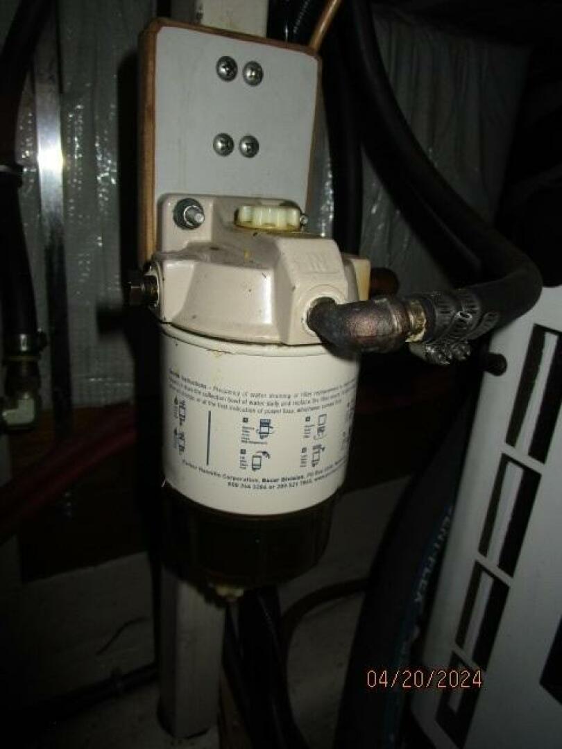Slide: The Image of 36' Sabreline generator fuel filter - 4329941