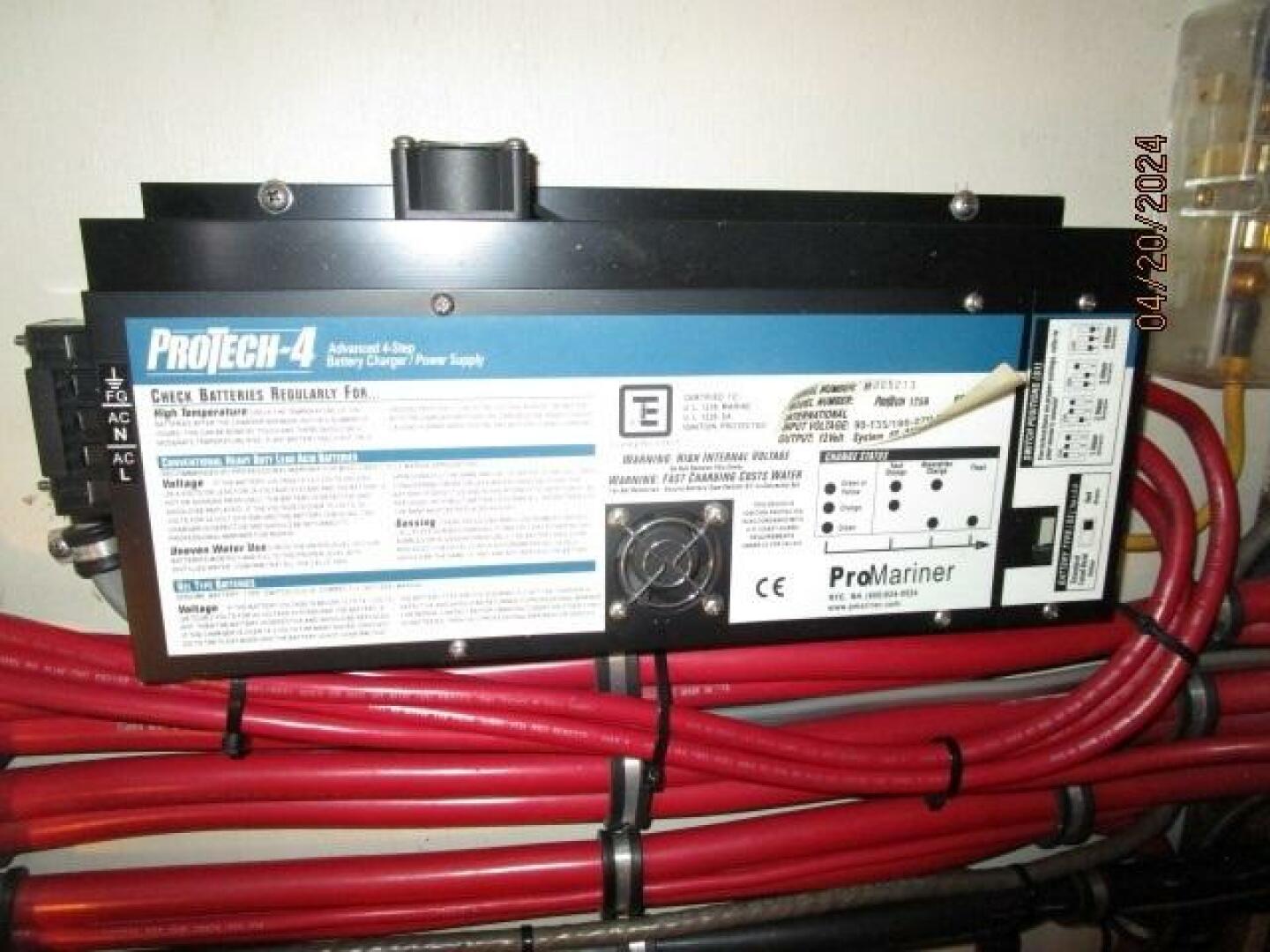 Slide: The Image of 36' Sabreline battery charger - 4329915