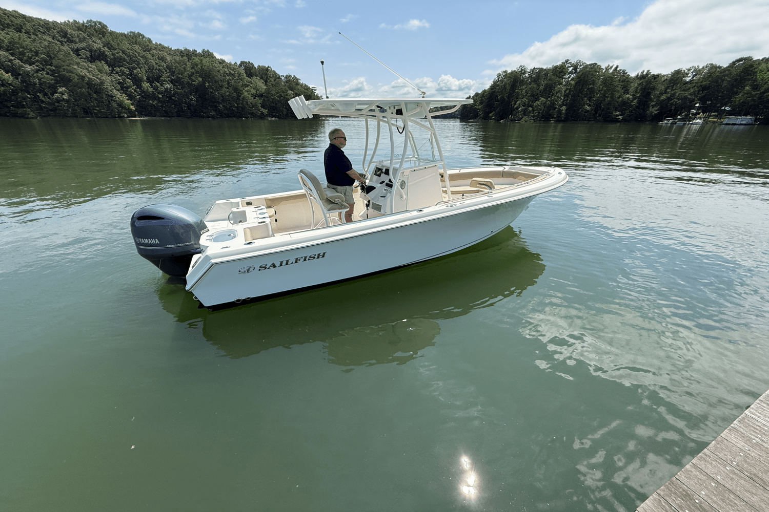 Slide: The Image of Sailfish 220 CC 2021 - 10